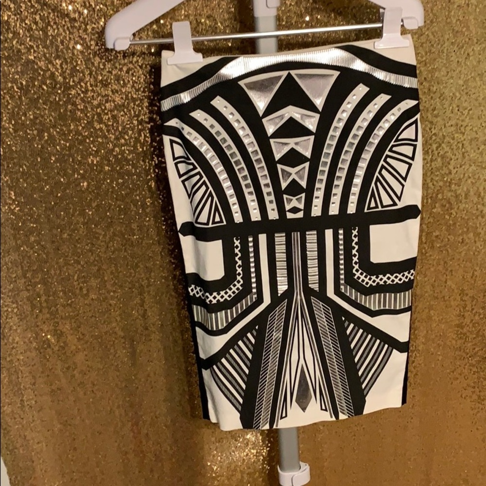 Patterned pencil skirt